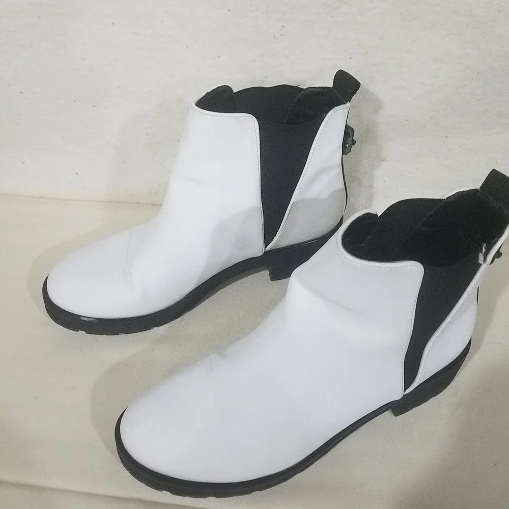 Givana Women's 10 White Chelsea Boots Side Elastic Buckle Lug Sole Ankle Booties